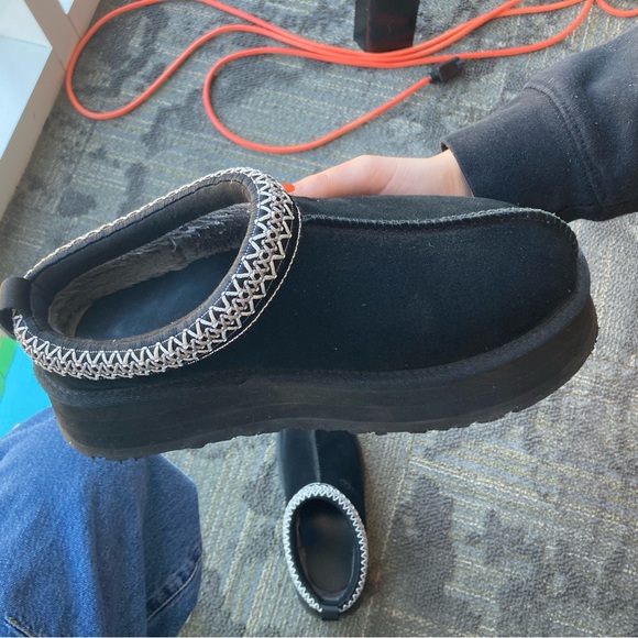 BLACK TAZZ UGGS - Picture 6 of 8